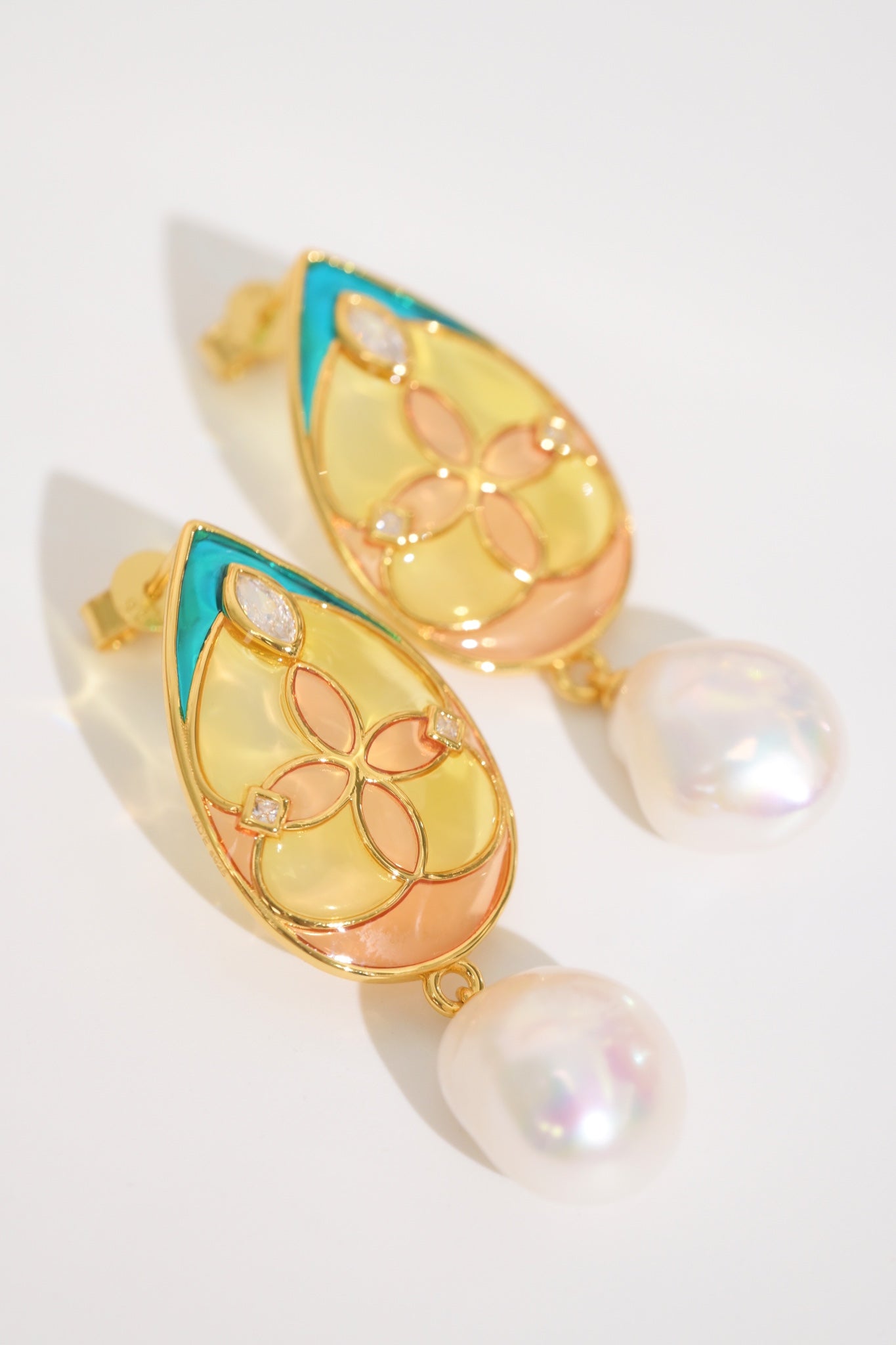 Earring | Enamel and Pearl