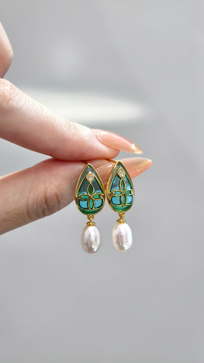 Earring | Enamel and Pearl