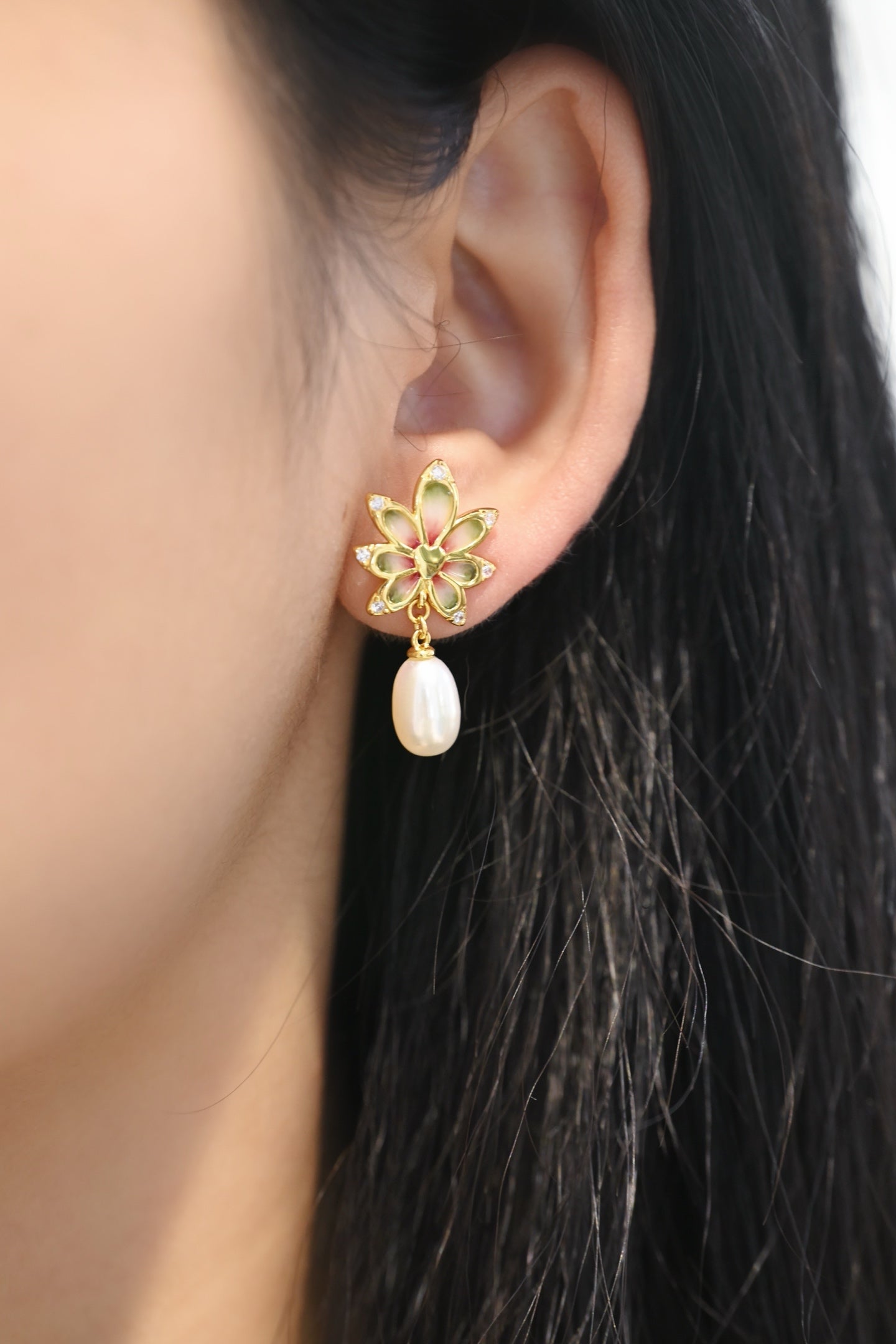 Earring | Enamel and White Topaz