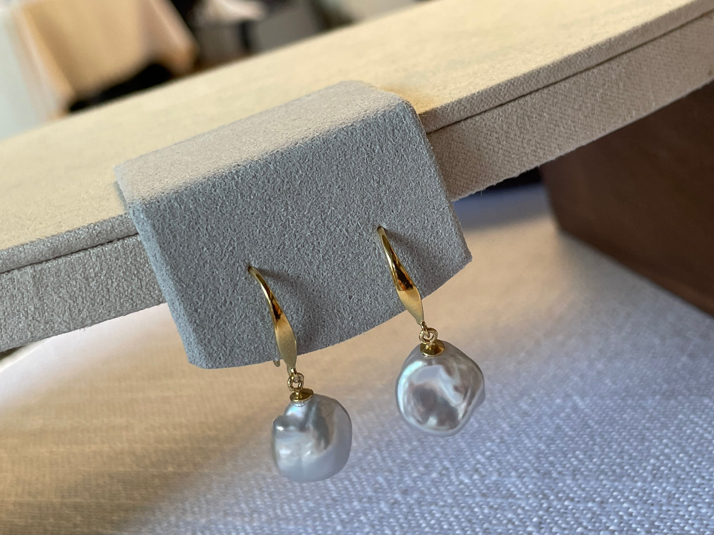 Hook Earrings - Keshi Pearl