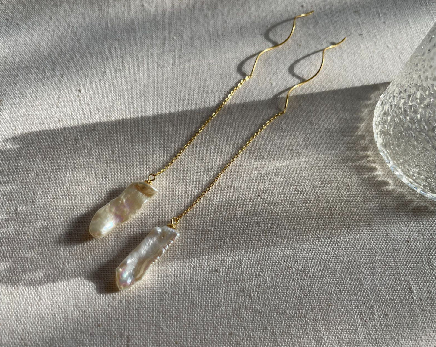 Long thread Feather Pearl Earring