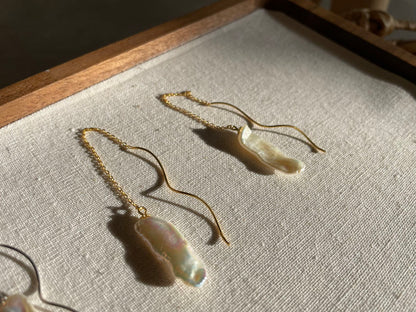 Long thread Feather Pearl Earring