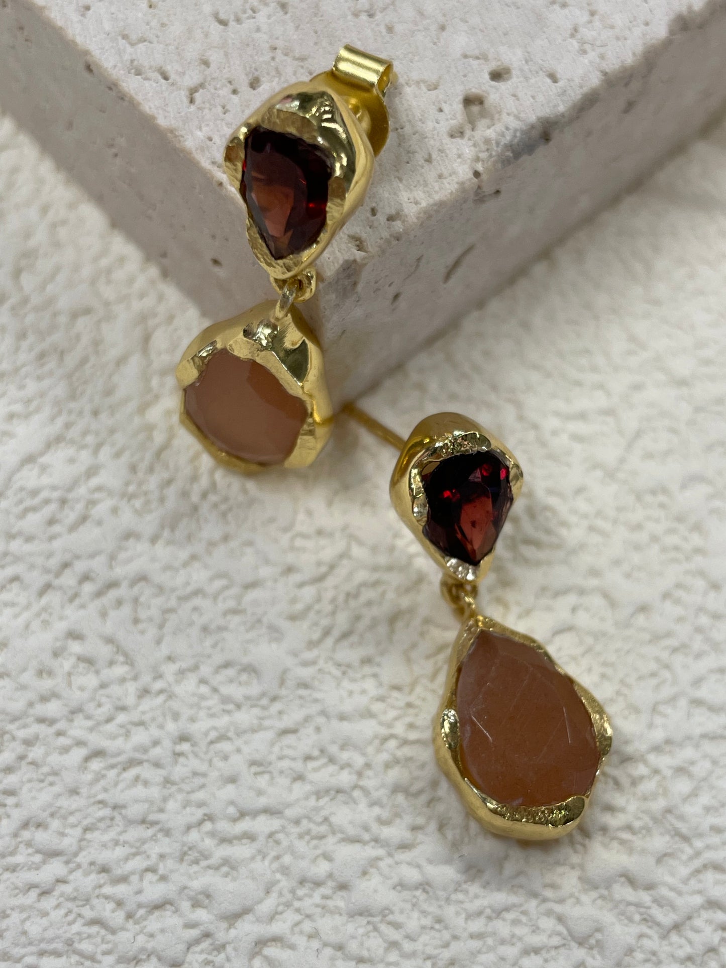 Earring | GARNET (TOP) / PEACH MOONSTONE (BOTTOM)