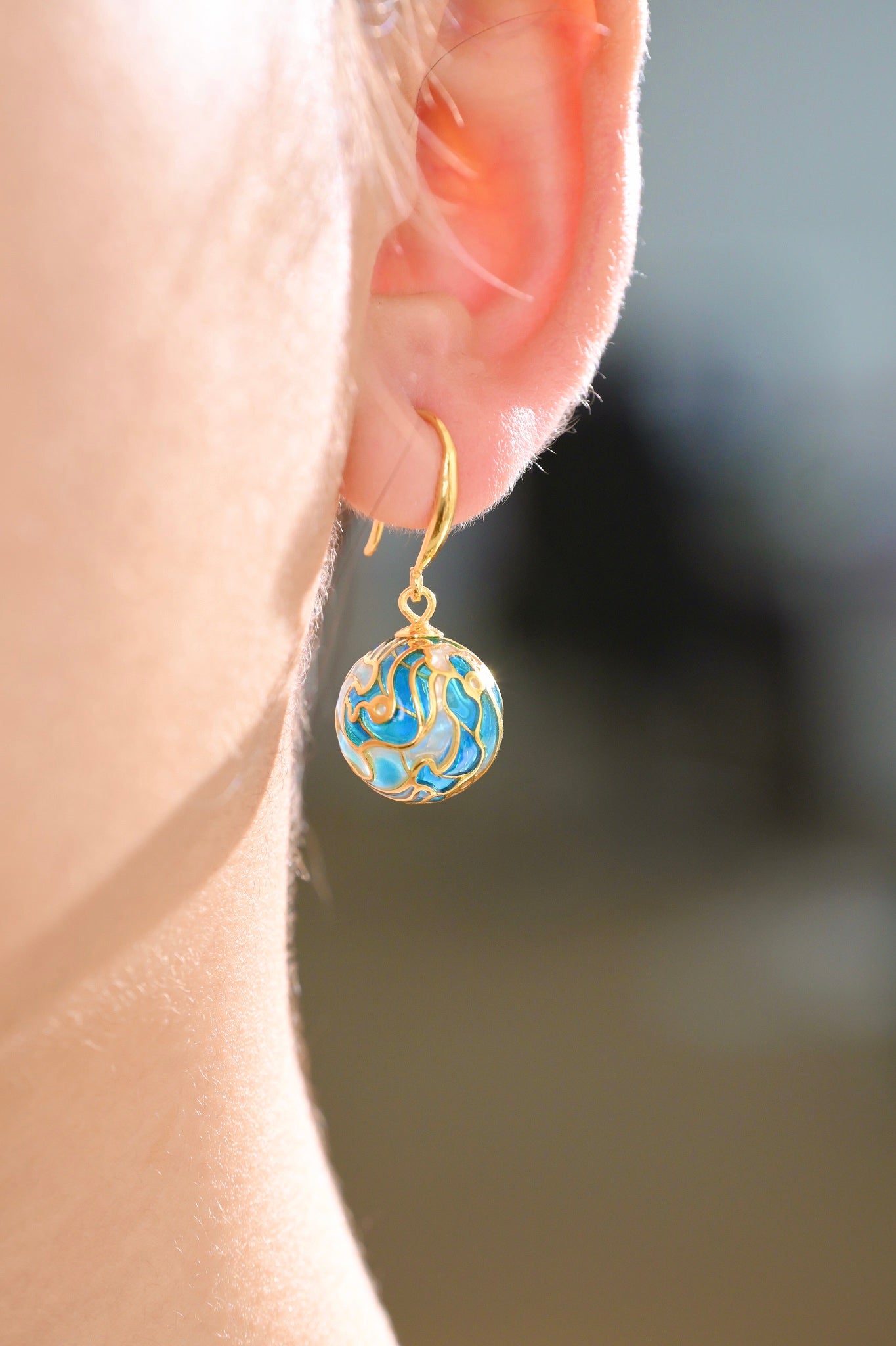 Earring | Transparent Enamel Round Shape